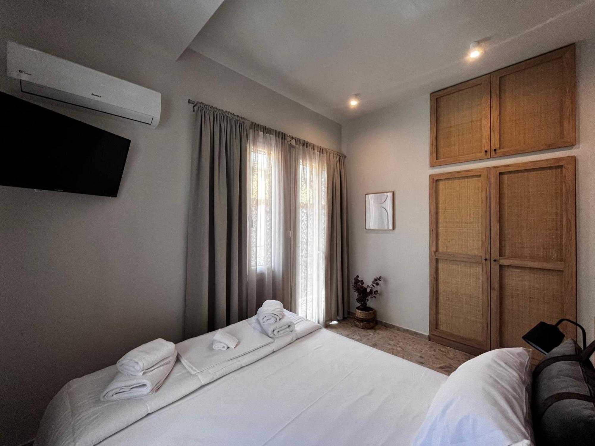 Orfeas Luxury Rooms & Studio Skopelos stad Exteriör bild